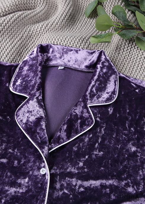 Pijama bohemio de terciopelo morado.